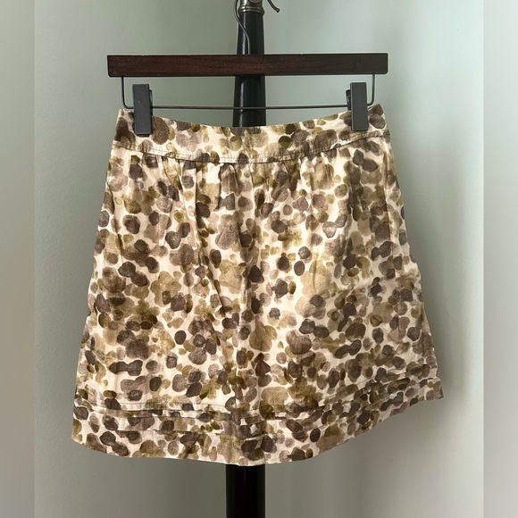 Ann Taylor LOFT / Mid Thigh Skirt w Slip / Runs Large - Picture 2 of 8